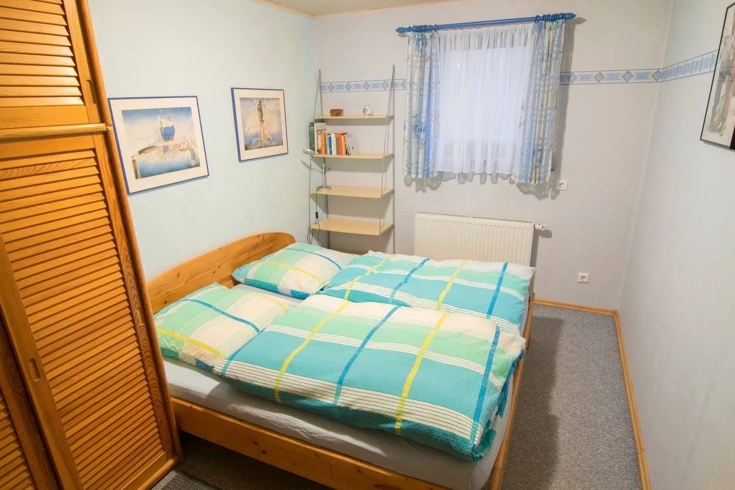 Schlafzimmer mit Doppelbett