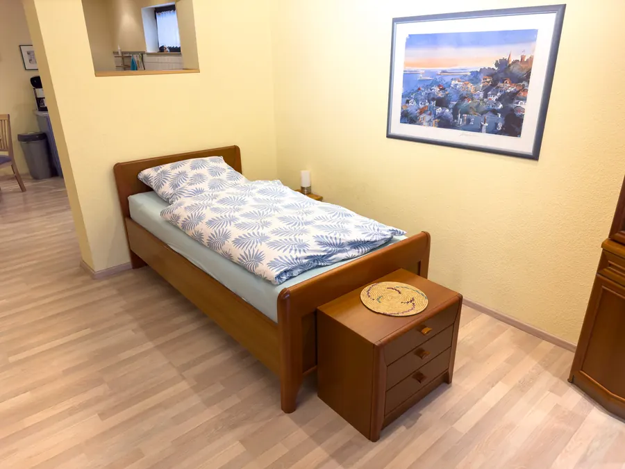 Schlafbereich mit Einzelbett – Monteurwohnung Gmerek BGL