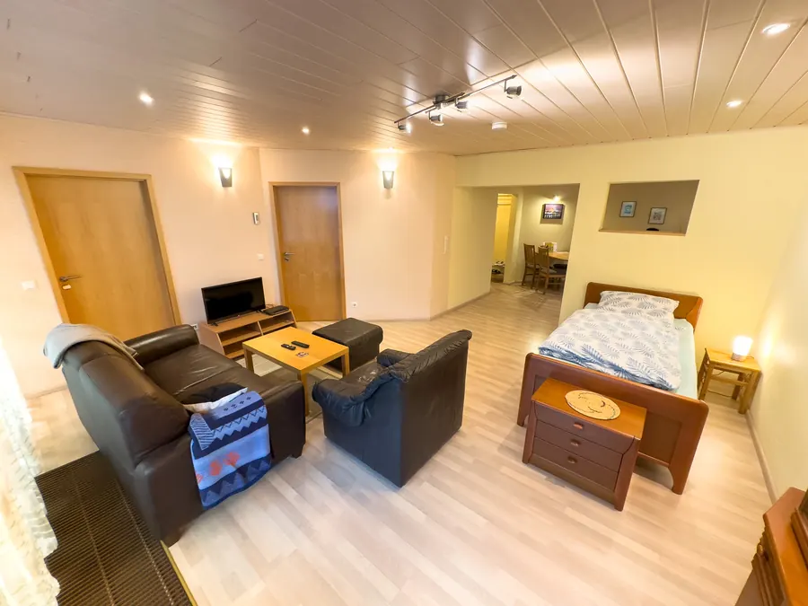 Wohnzimmer Gesamtansicht – Monteurwohnung Bergisch Gladbach